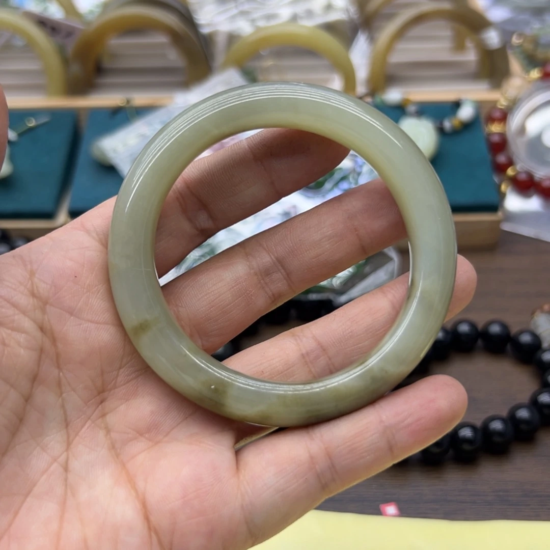 和田玉未镶嵌手镯57.2圈围343