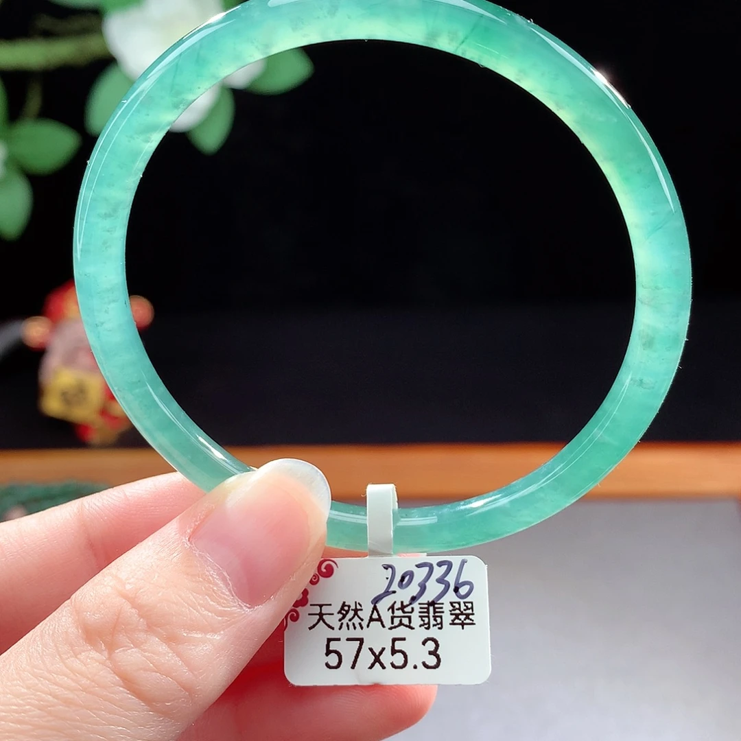 未镶嵌手镯（圆镯）翡翠
