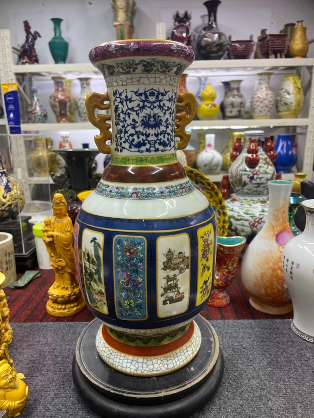 描金双耳开窗赏瓶摆件