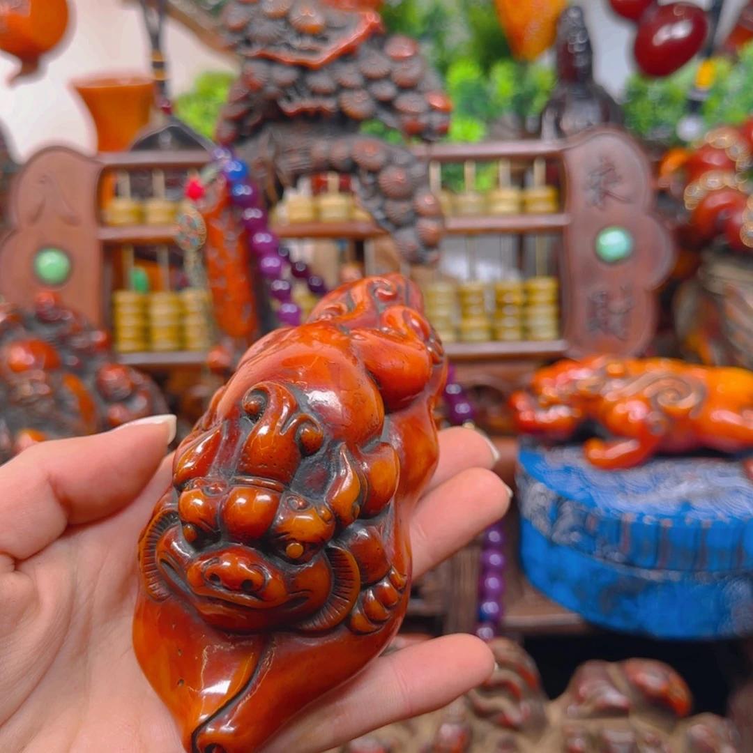 琥珀裸石未镶嵌貔貅