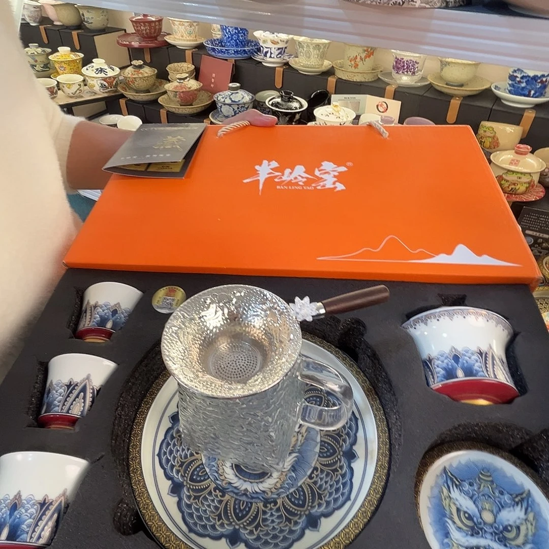 这些盖碗很漂亮！！！