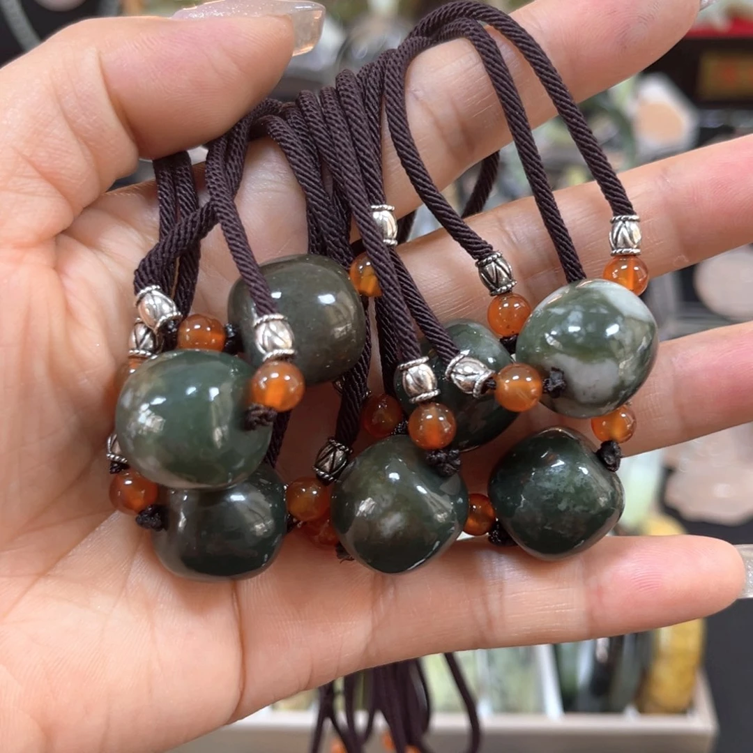 蛇纹石玉未镶嵌颈饰