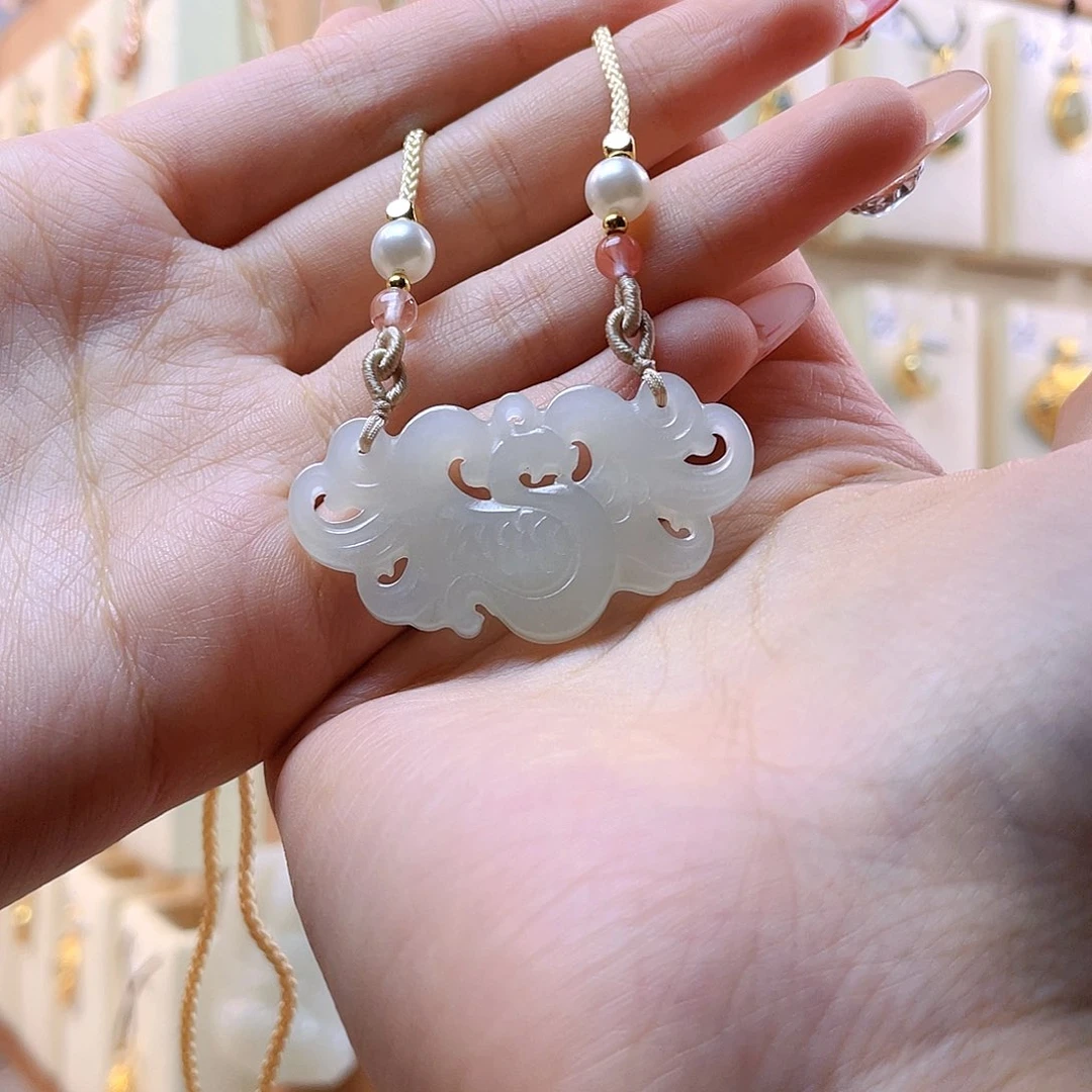 和田玉吊坠(赠链)未镶嵌一**华