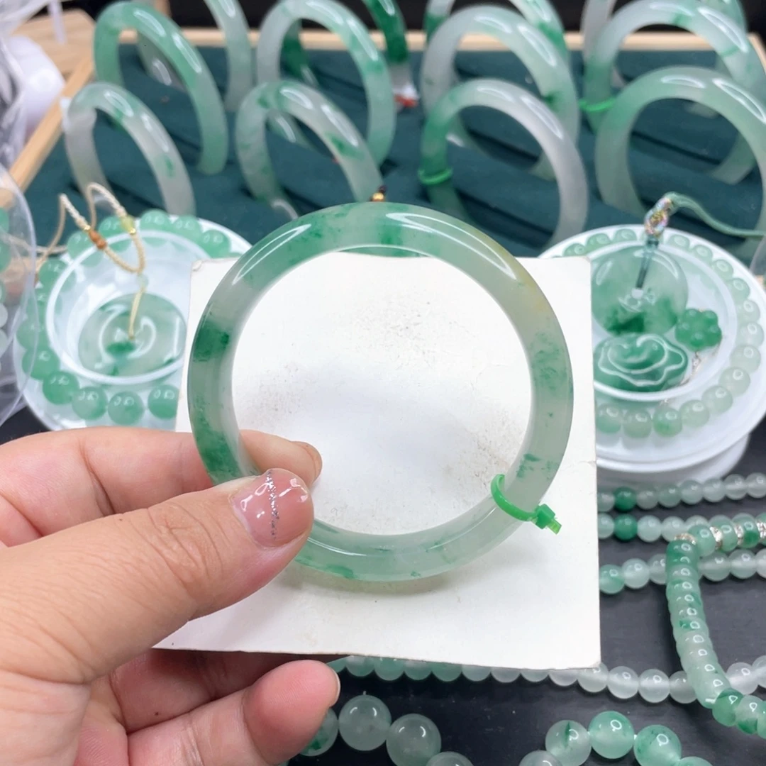 无***魏石英质玉未镶嵌手镯