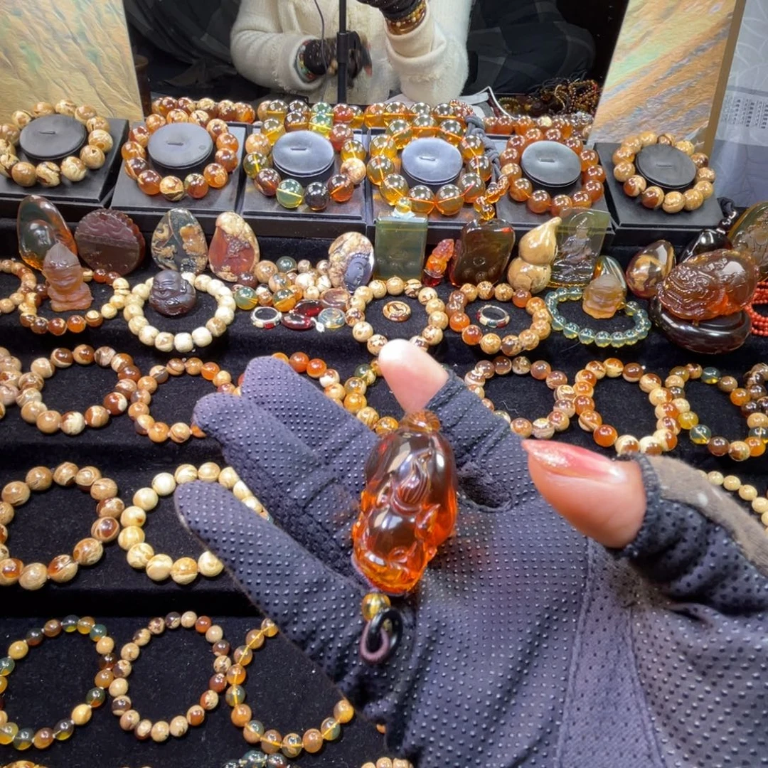 琥珀未镶嵌手串血茶貔貅