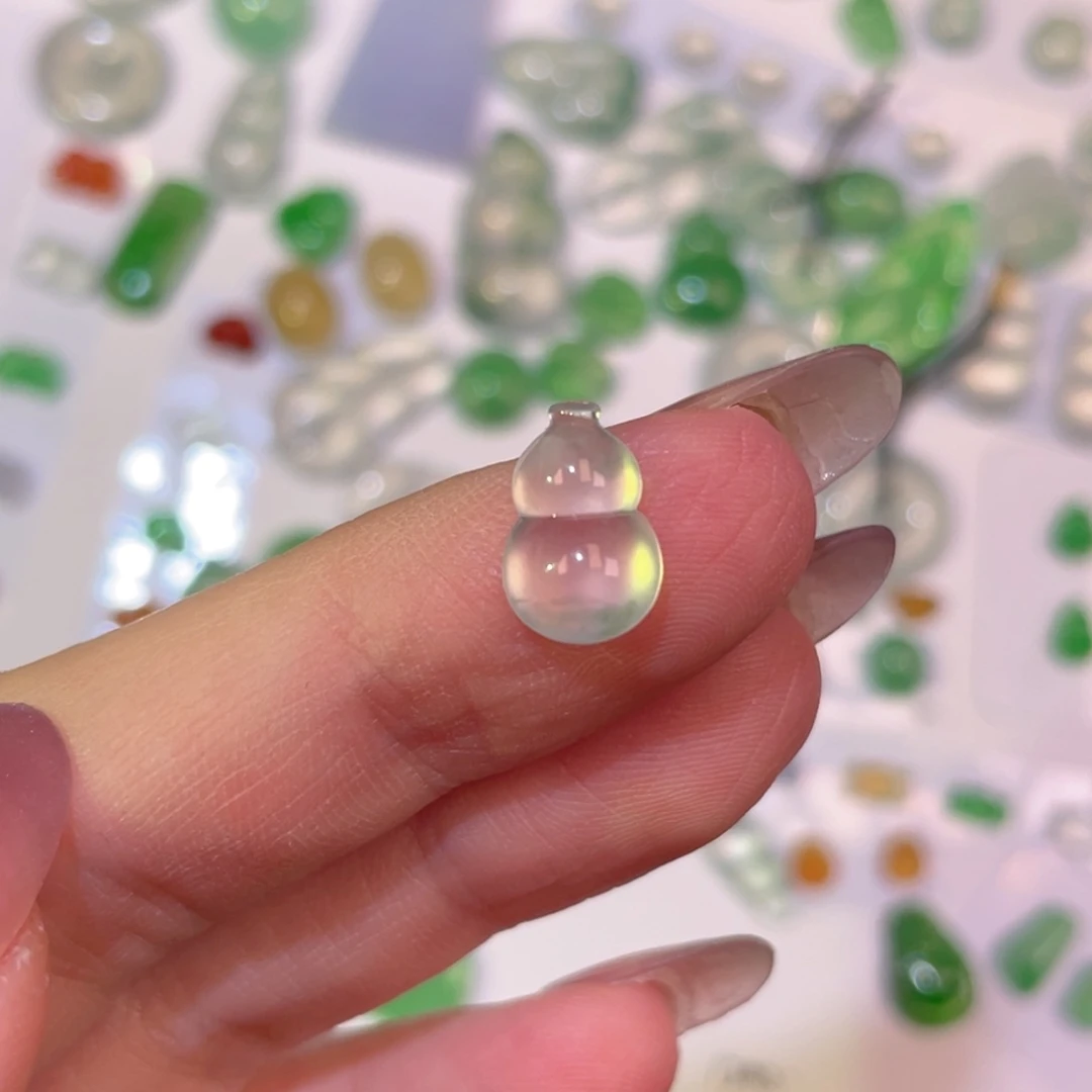 翡翠未镶嵌颈饰裸石