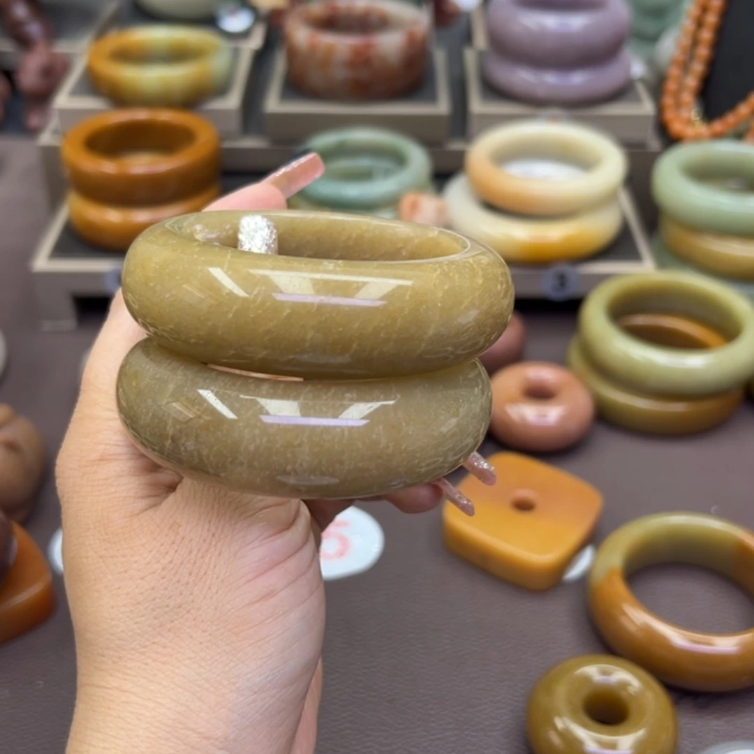 石英质玉手镯未镶嵌