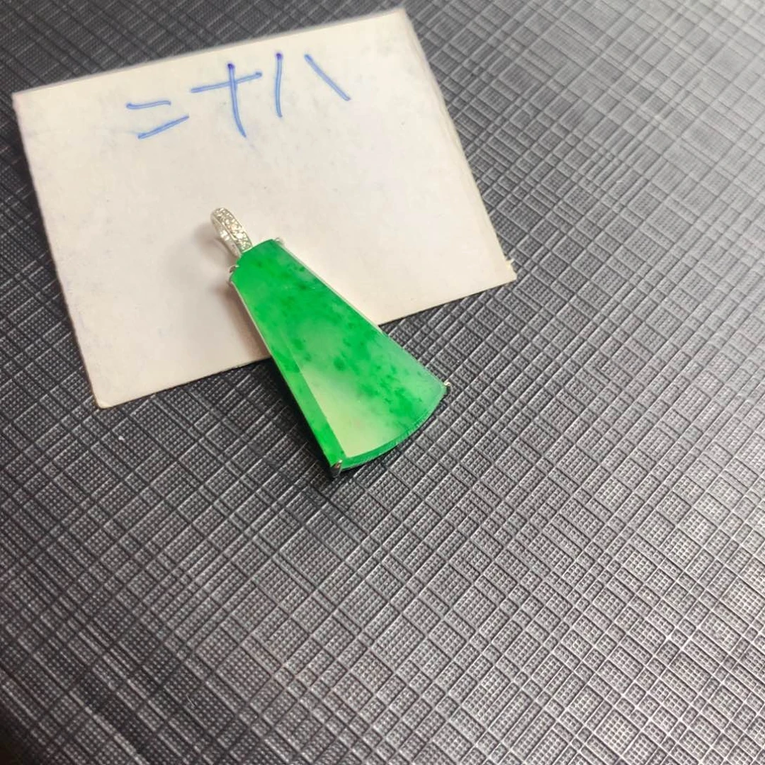 颈饰18K金镶嵌翡翠翡翠