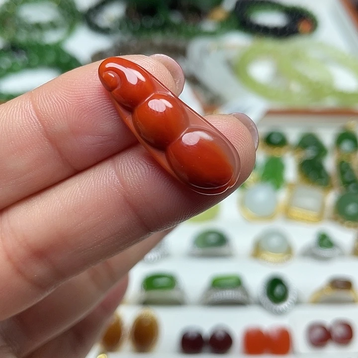 南红玛瑙足铂镶嵌颈饰