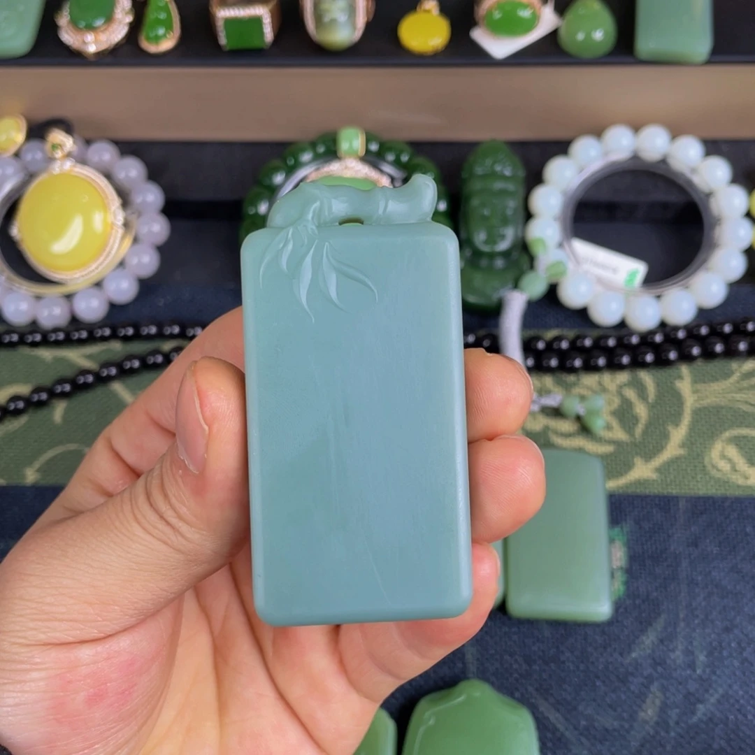 吊坠(不含链)未镶嵌和田玉?****求