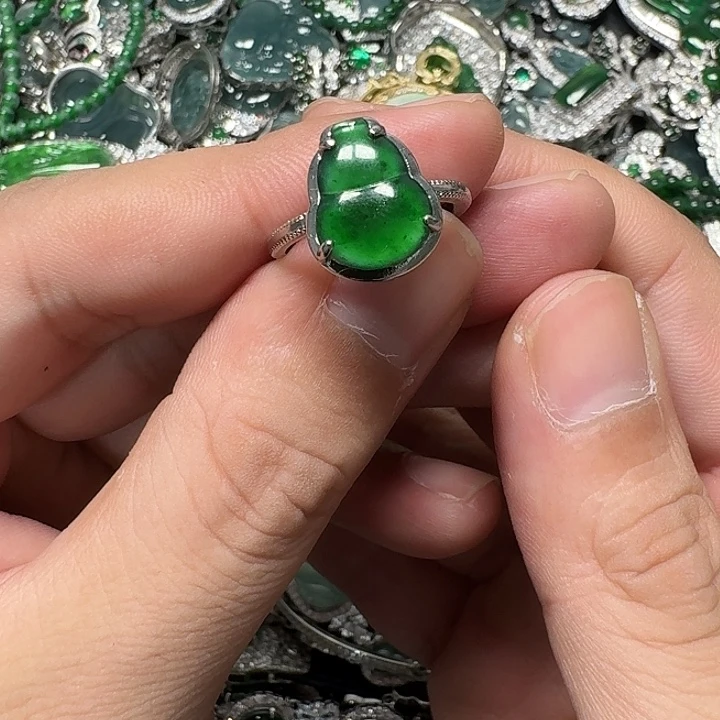 翡翠未镶嵌颈饰天然A货翡翠放漏