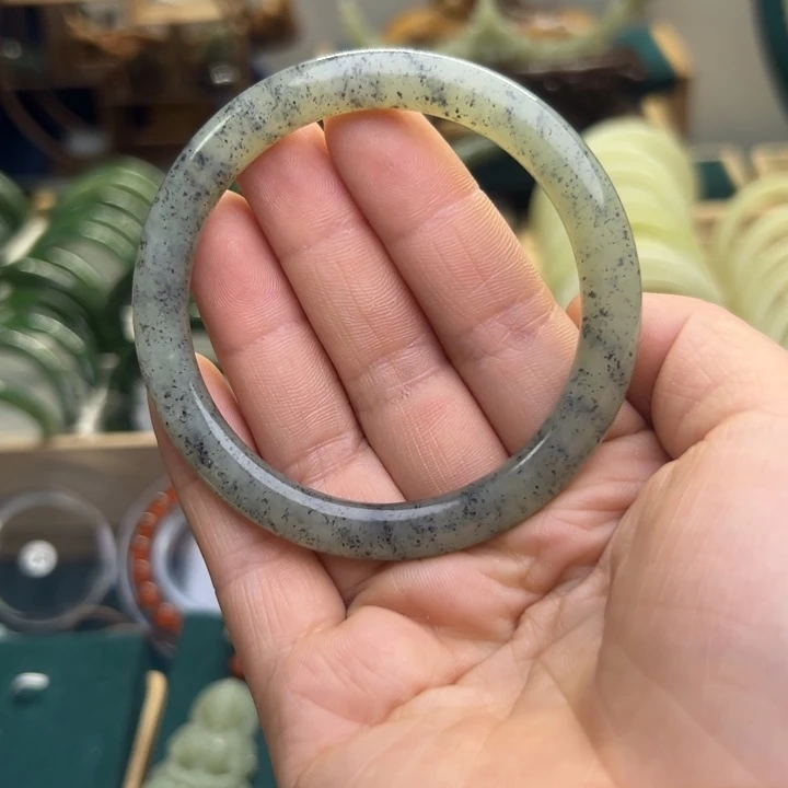 和田玉手镯未镶嵌56.5圈围7030