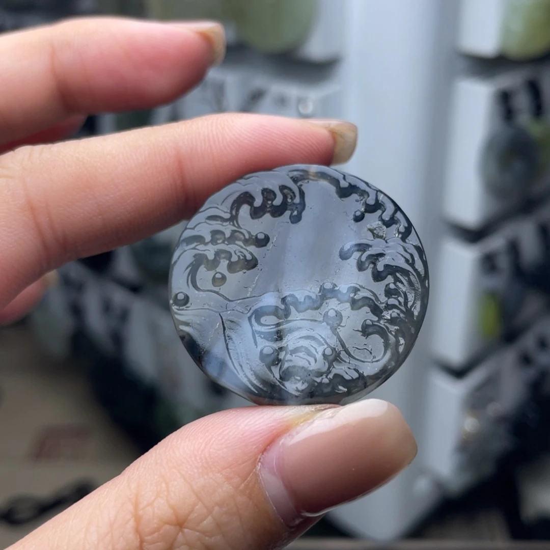 岫玉未镶嵌颈饰都**吧海浪