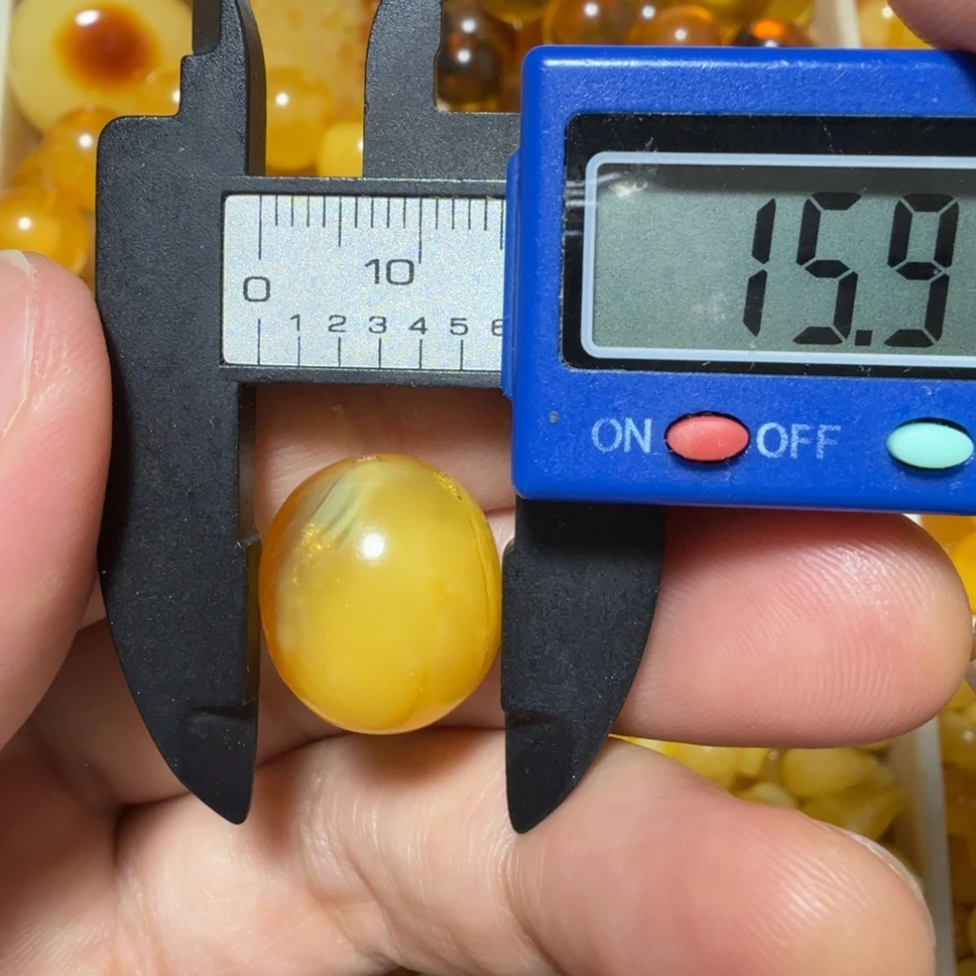 裸石琥珀未镶嵌成品