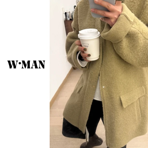 W·MAN“慵懒感”苏力羊毛圈圈纱超柔轻盈蓬松立领廓形大衣