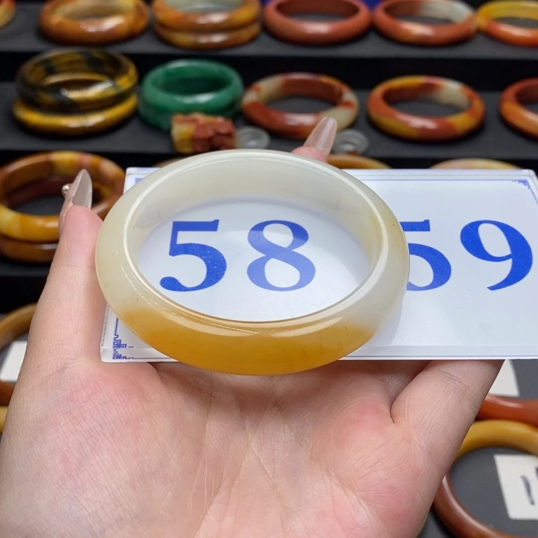 石英质玉（黄龙玉）手镯未镶嵌