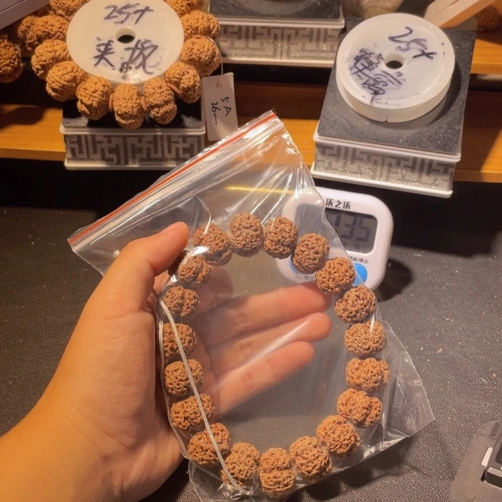 妹***…金刚菩提手串这个