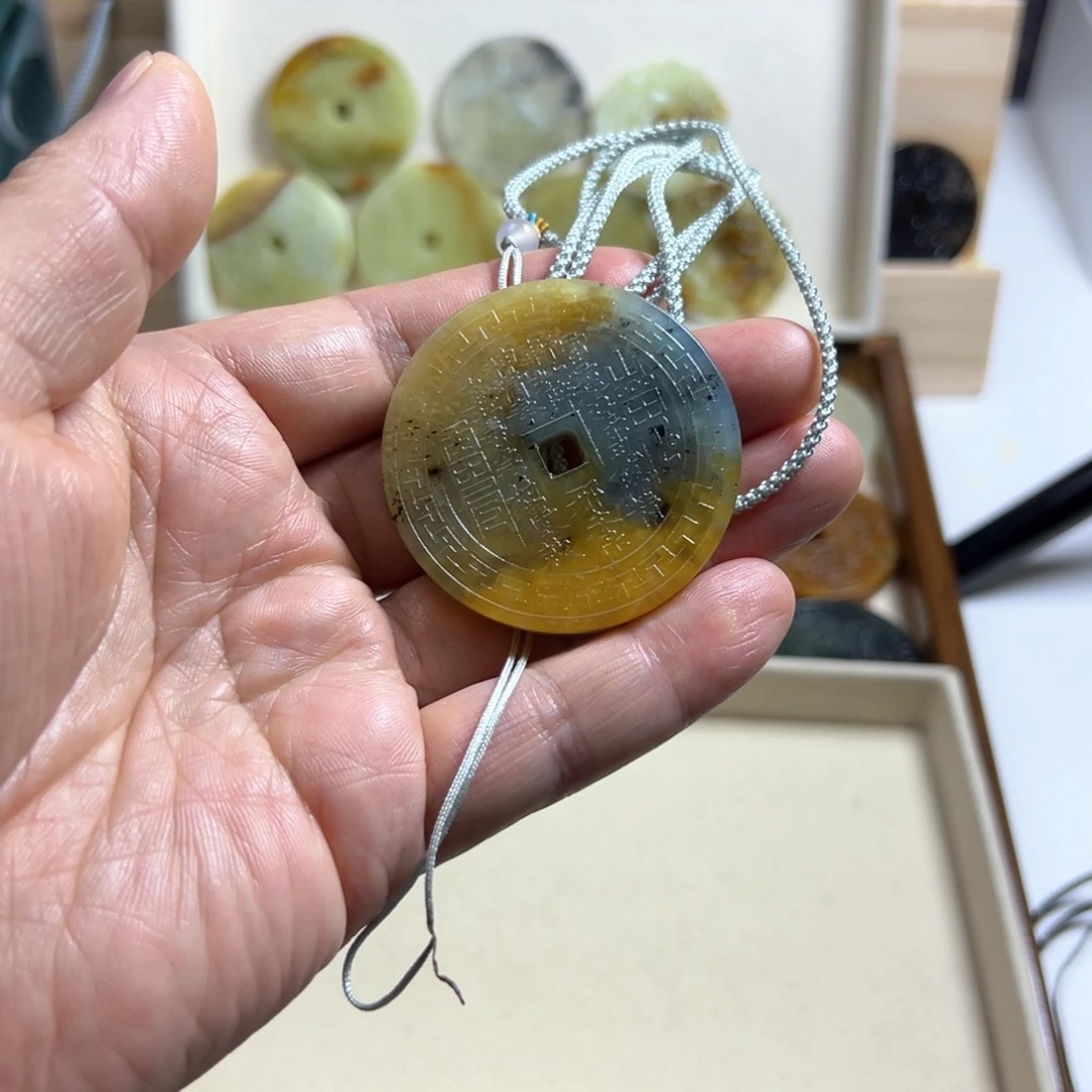 高***儿岫玉未镶嵌手绳挂坠