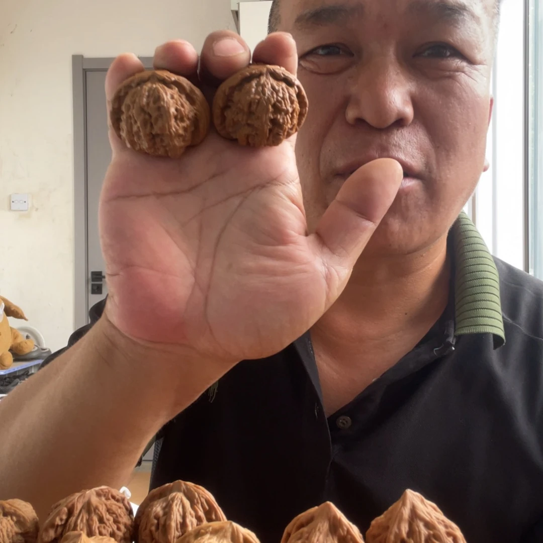 文玩核桃吊坠白狮子42