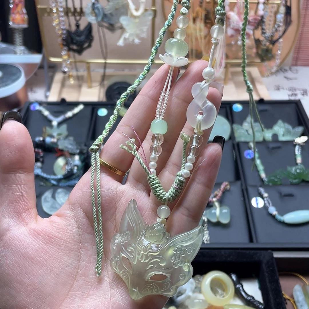 蛇纹石玉未镶嵌颈饰