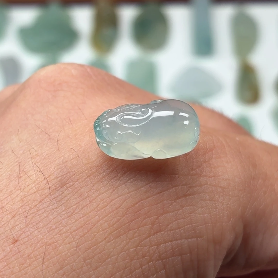 定制翡翠未镶嵌皮休