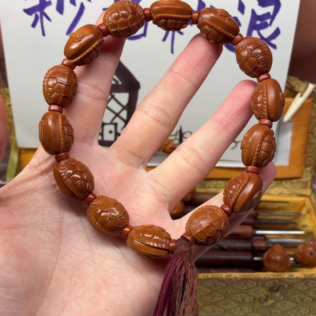 橄榄核吊坠富甲天下手持