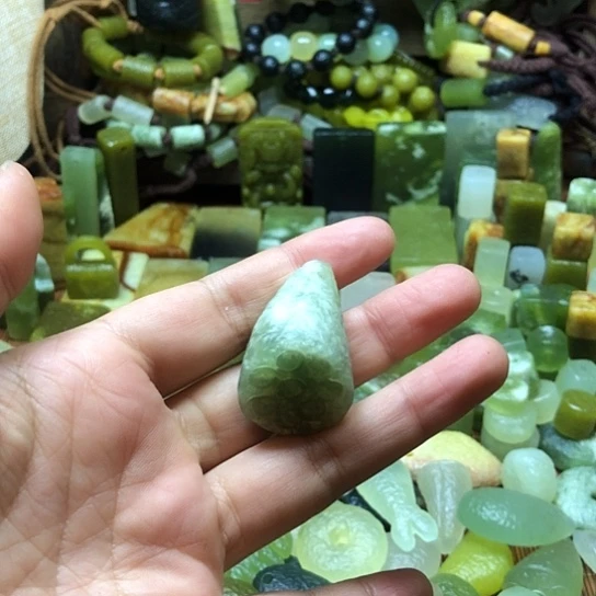 未镶嵌岫玉吊坠岫