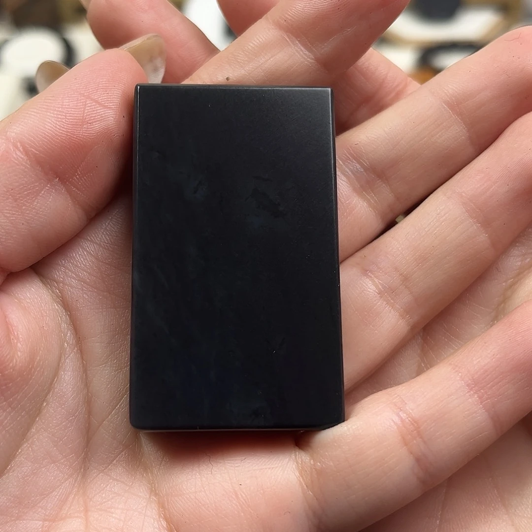 和田玉（墨玉）未镶嵌颈饰35钢板55克左右