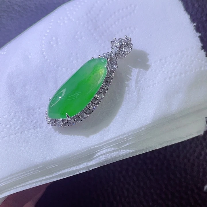 翡翠颈饰18K金镶嵌翡翠