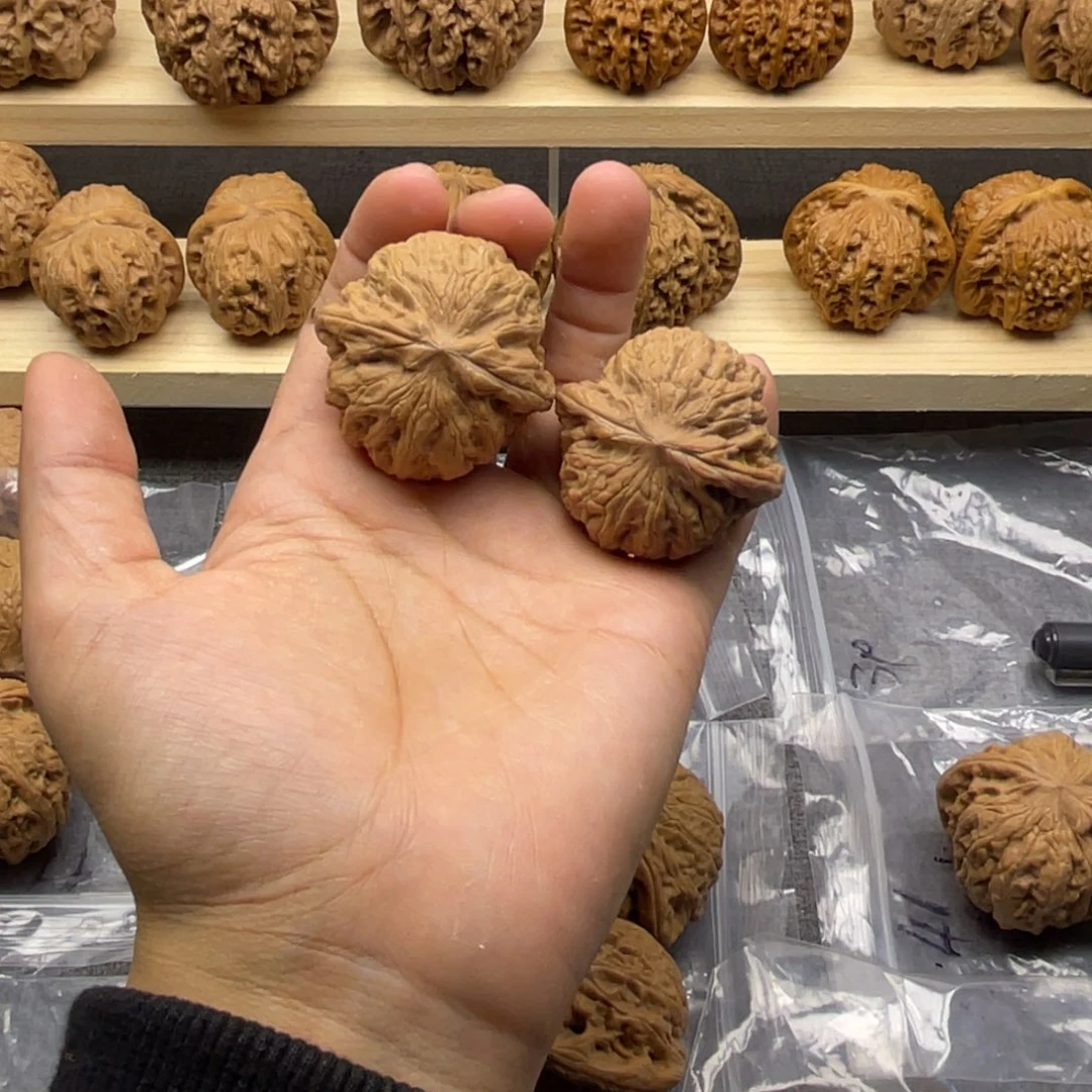 嘿***住把件文玩核桃铁锤39