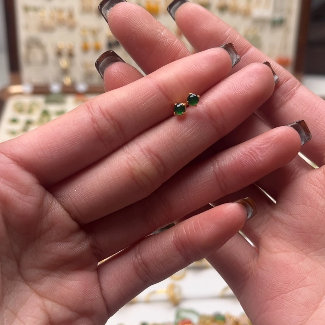 和田玉未镶嵌耳饰