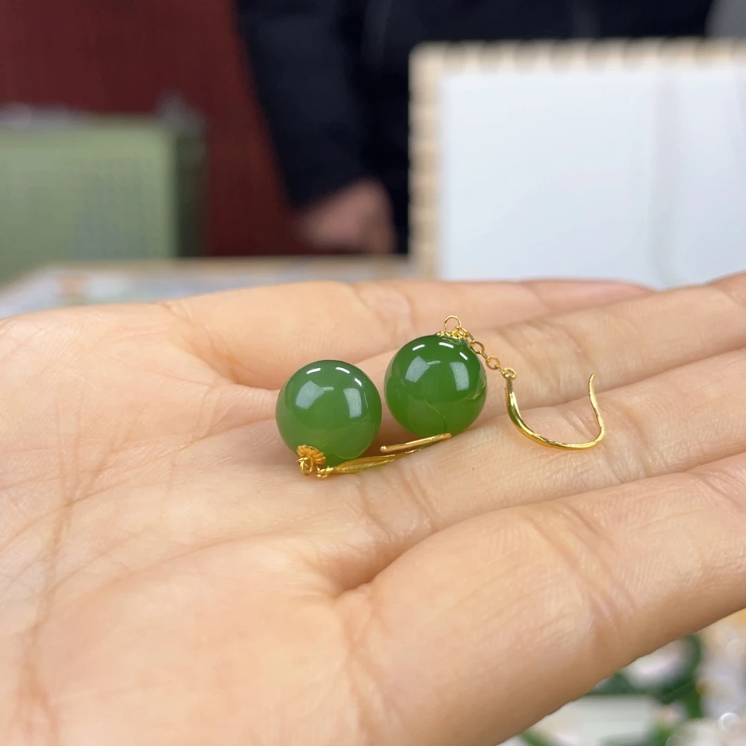 和田玉耳饰18K金镶嵌月**辰