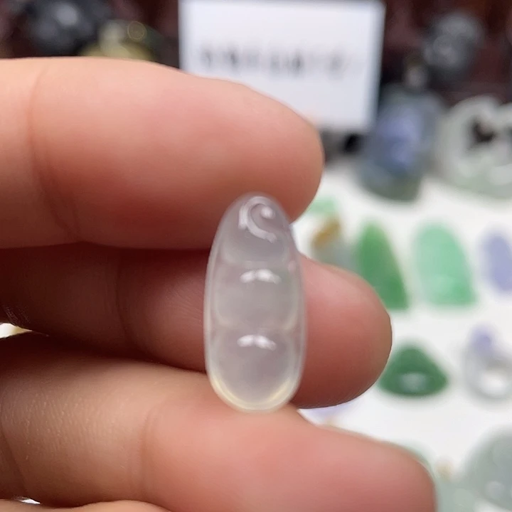 得***您定制翡翠未镶嵌冰豆