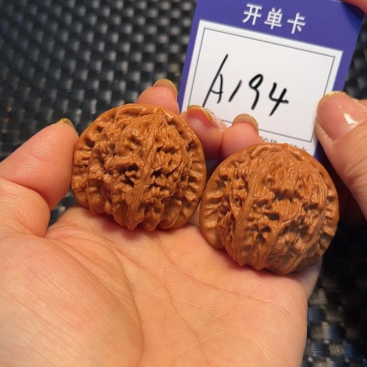 桃核把件41狮子A194