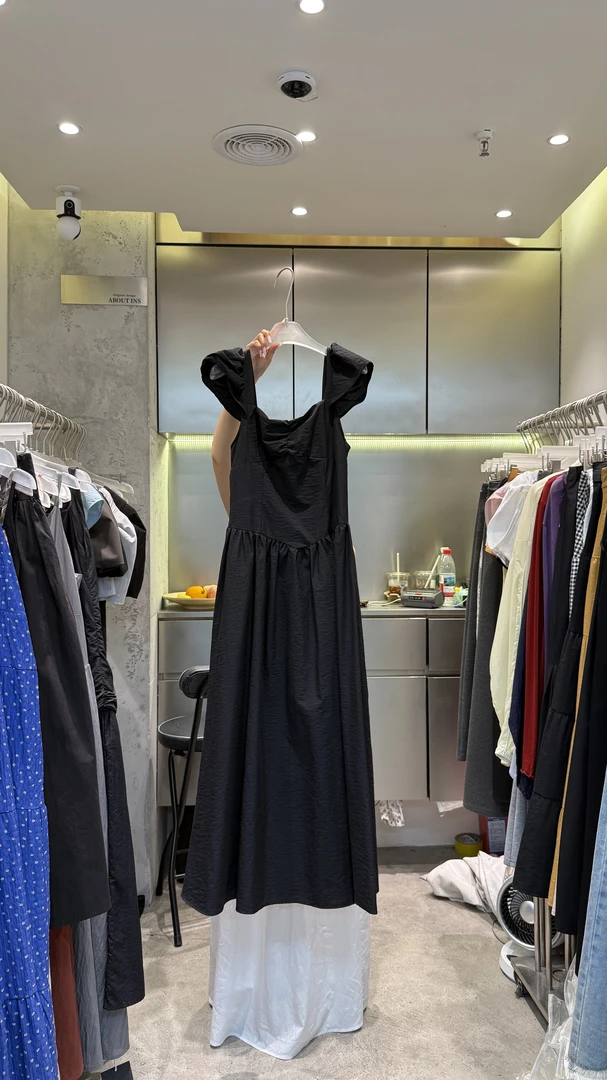 about ins（88173#福）收腰法式大裙摆气质连衣裙  （裙长134）