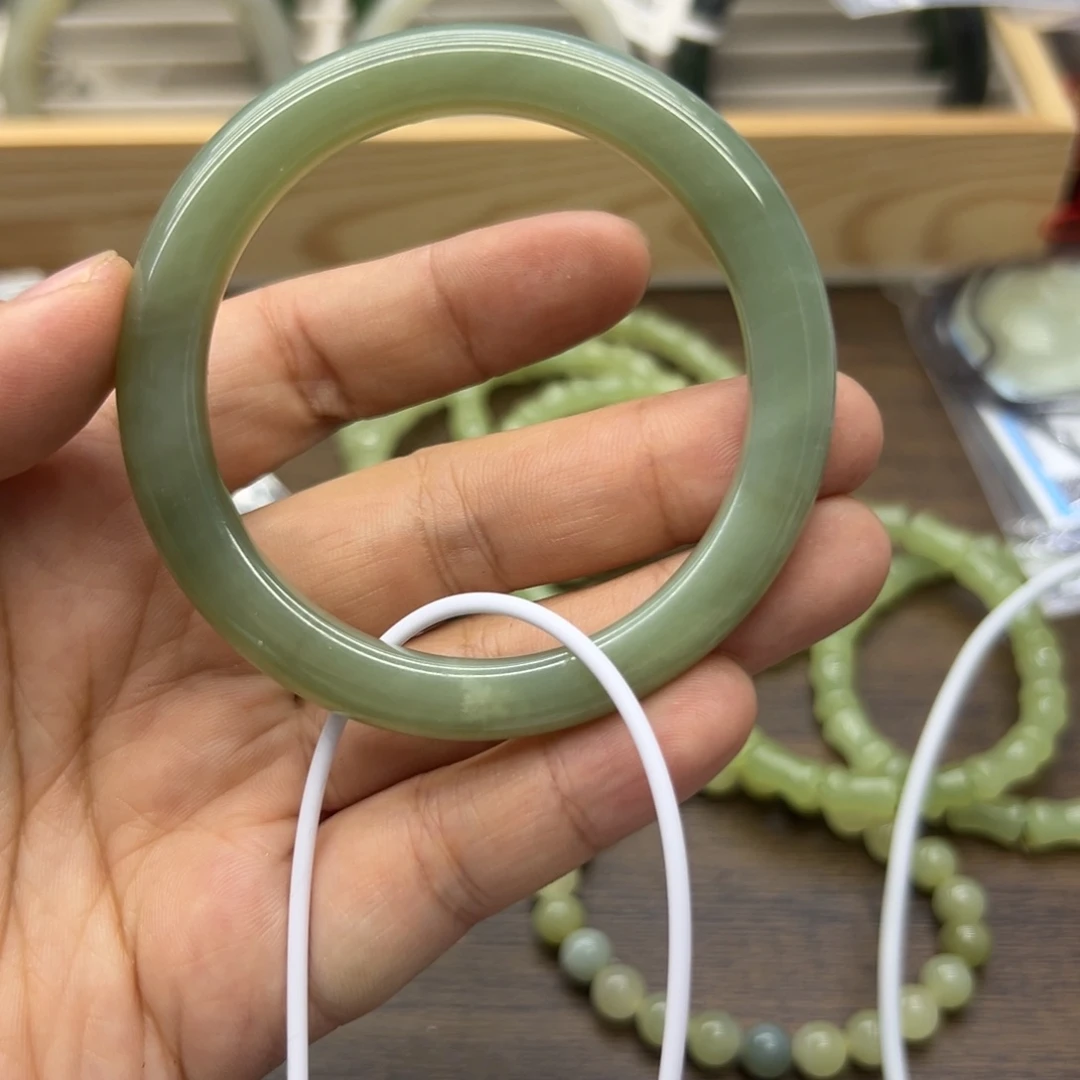 和田玉未镶嵌手镯54.3圈围744