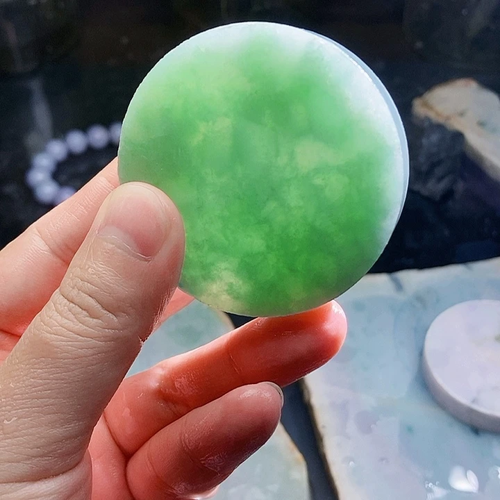 翡翠未镶嵌颈饰毛料9