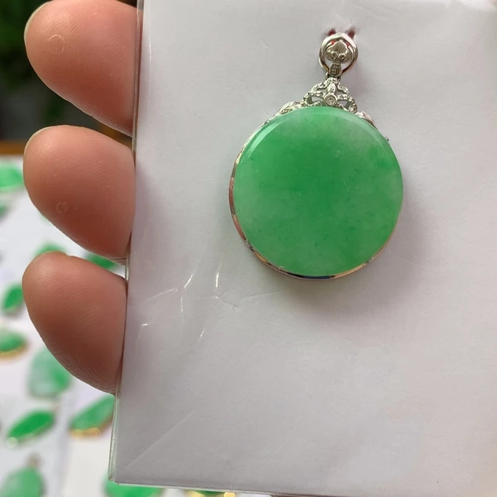 翡翠颈饰18K金镶嵌翡翠翡翠吊坠