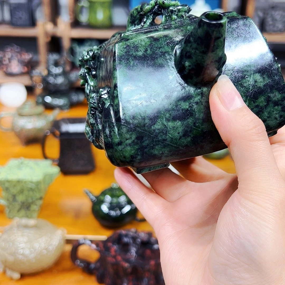 牧***萨福利待遇藏玉药王石