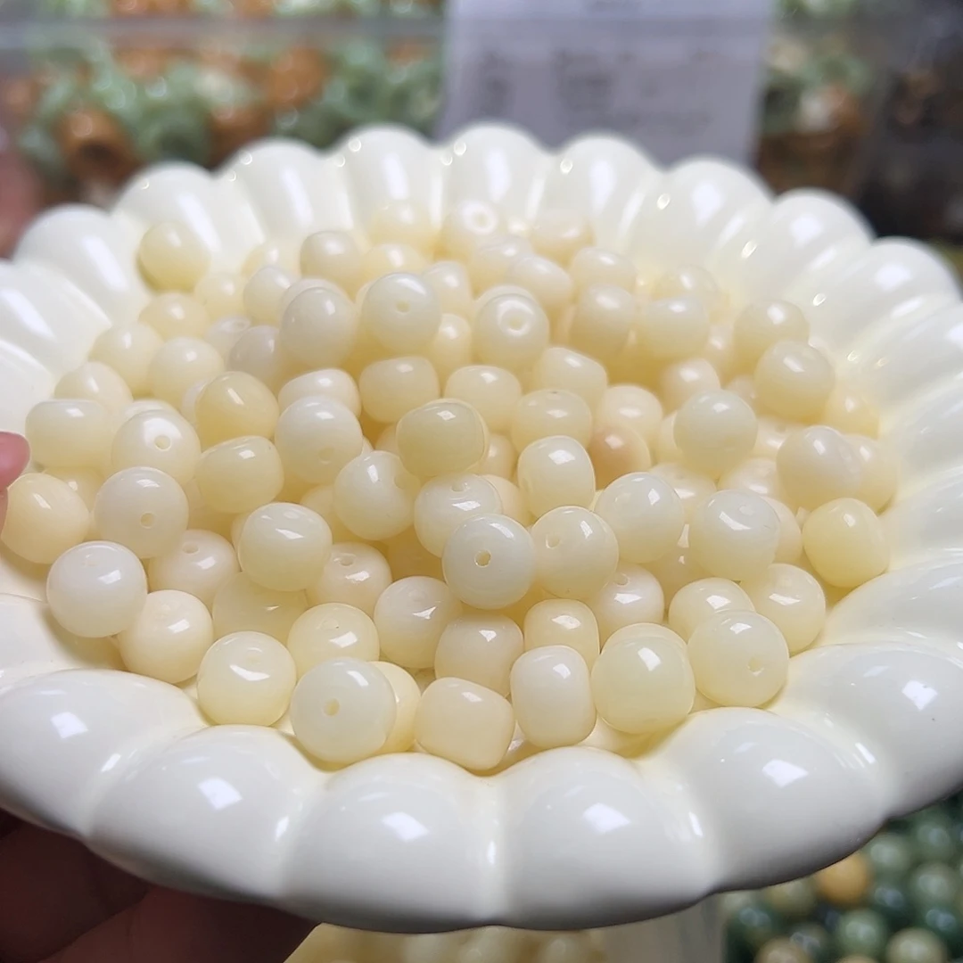 白玉菩提吊坠卡10奶白桶110颗