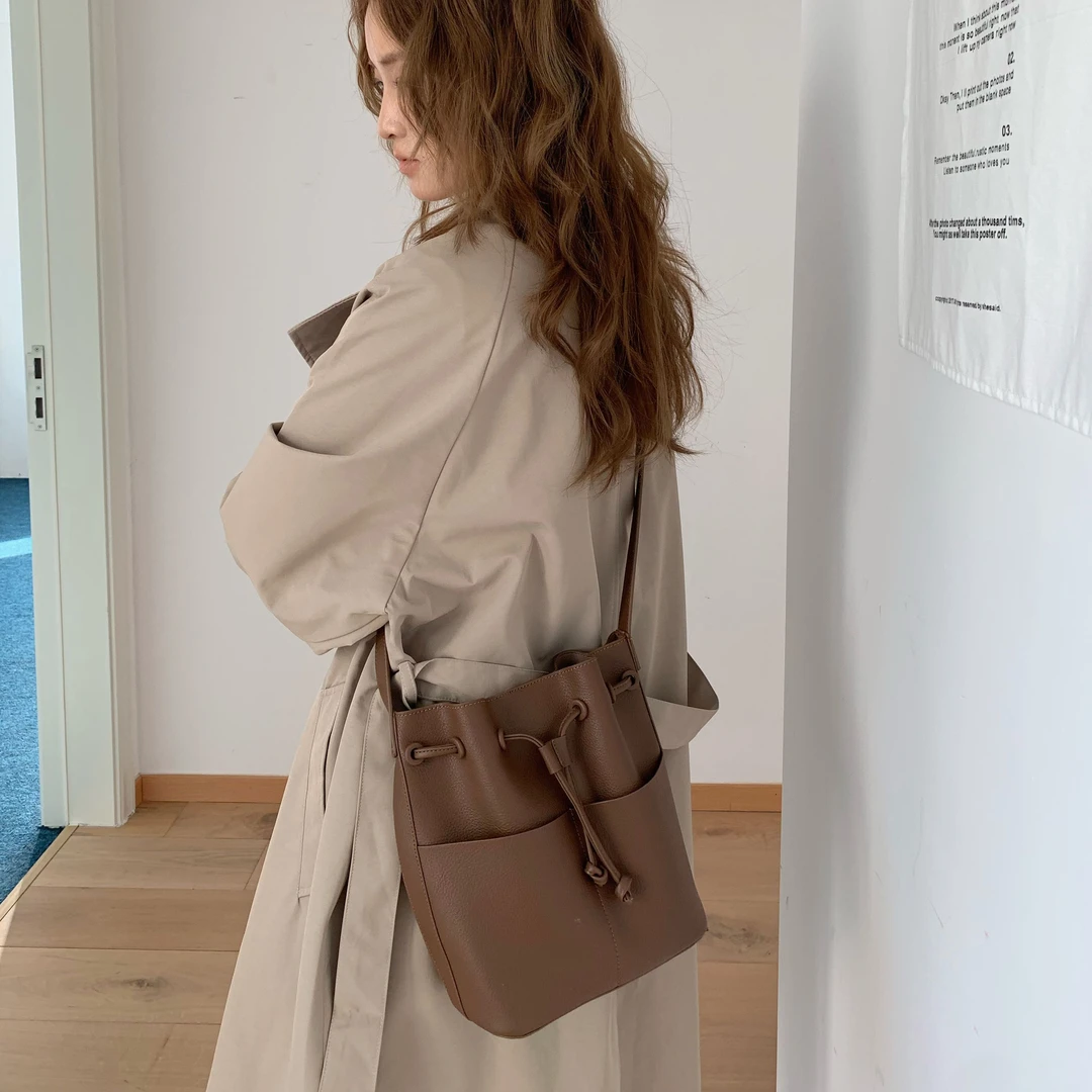 竹笋喵喵 小众时尚抽绳水桶包女2025秋冬高级质感百搭通勤单肩包