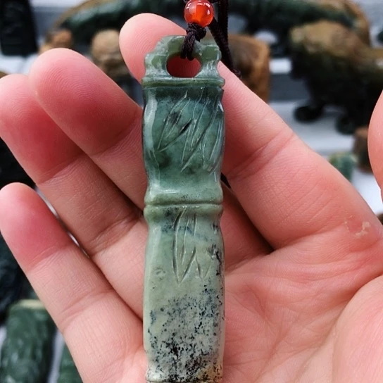 未镶嵌岫岩河磨玉（透闪石质玉）挂件