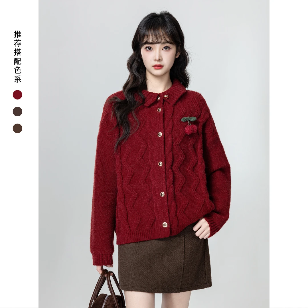红色圣诞翻领毛衣外套女秋冬2025冬季新款设计感加厚针织开衫上衣