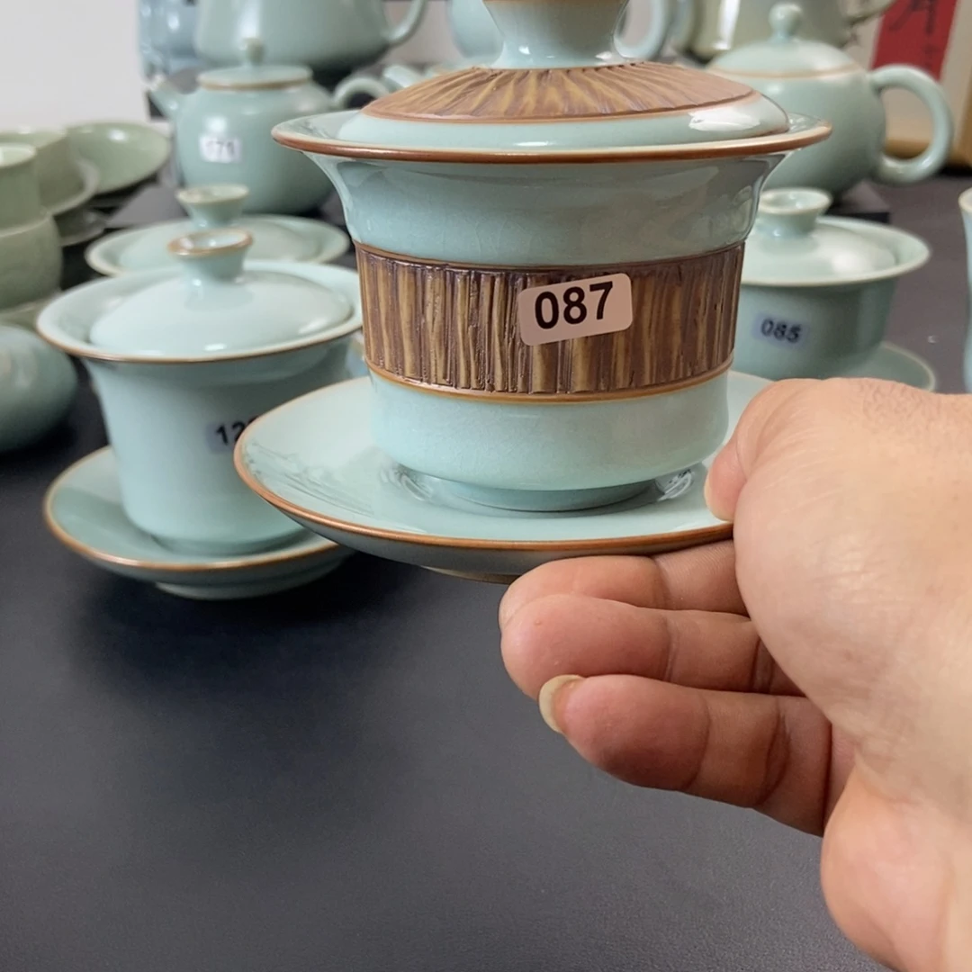 艺***微瑕天青釉重工马蹄盖碗