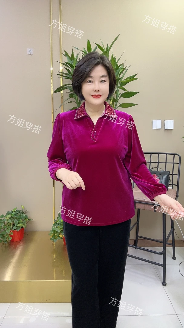 重工刺绣翻领三粒扣丝绒款妈妈上衣