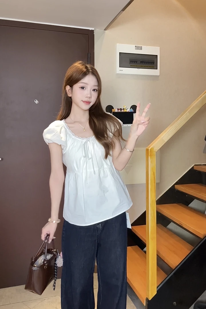 法式独特漂亮蕾丝边圆领衬衫女夏气质时尚洋气泡泡短袖娃娃衫上衣