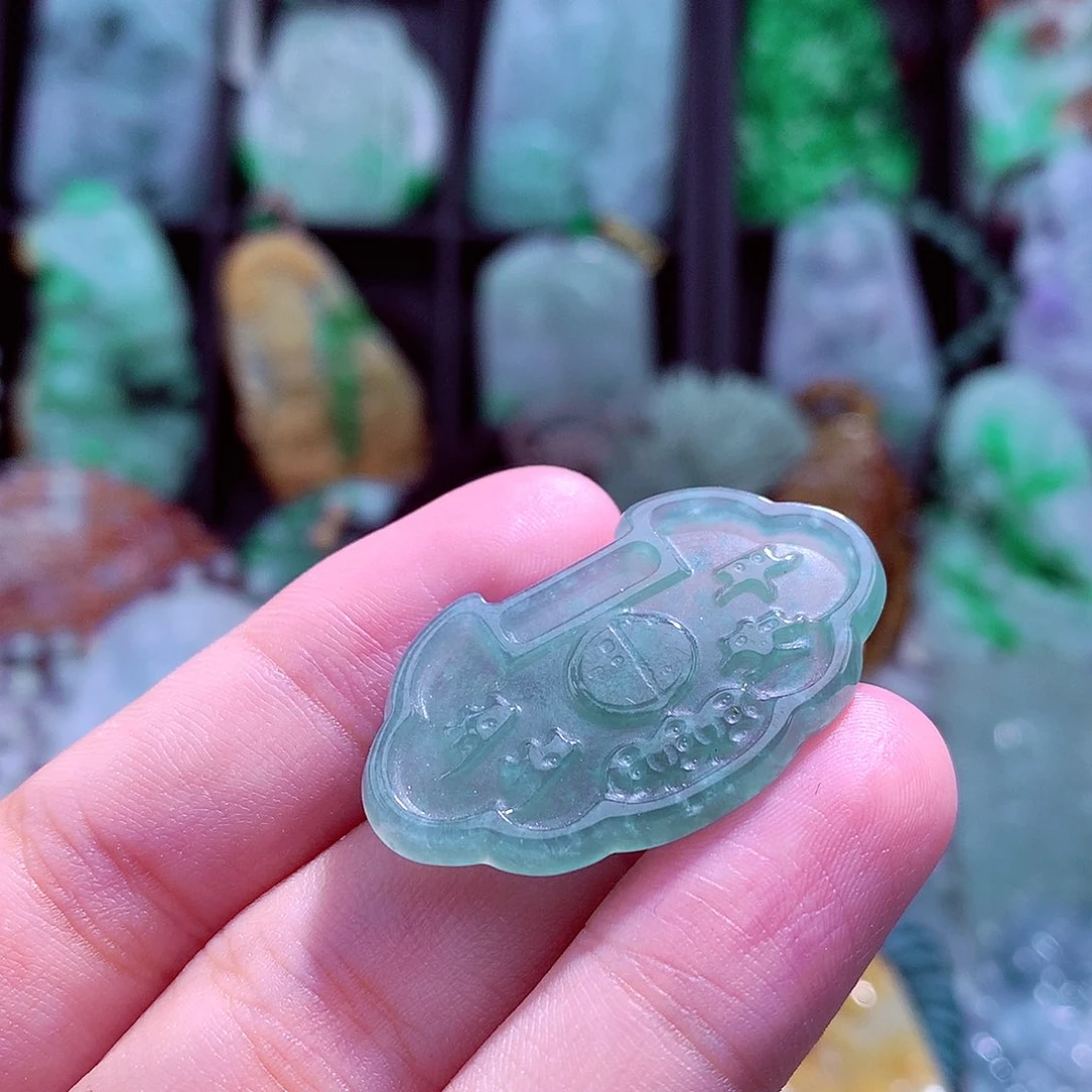 颈饰未镶嵌翡翠天然