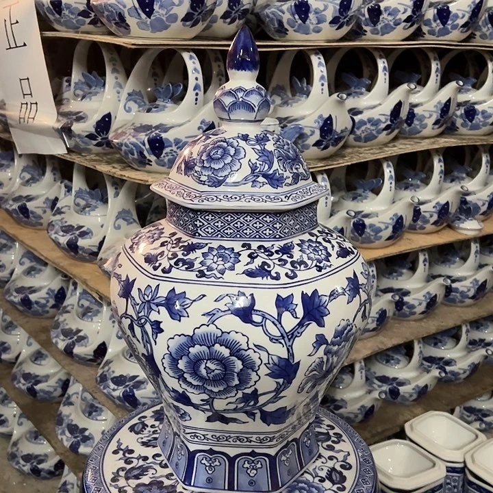 摆件青花瓷手工手绘高温釉下彩，居家摆件将军罐
