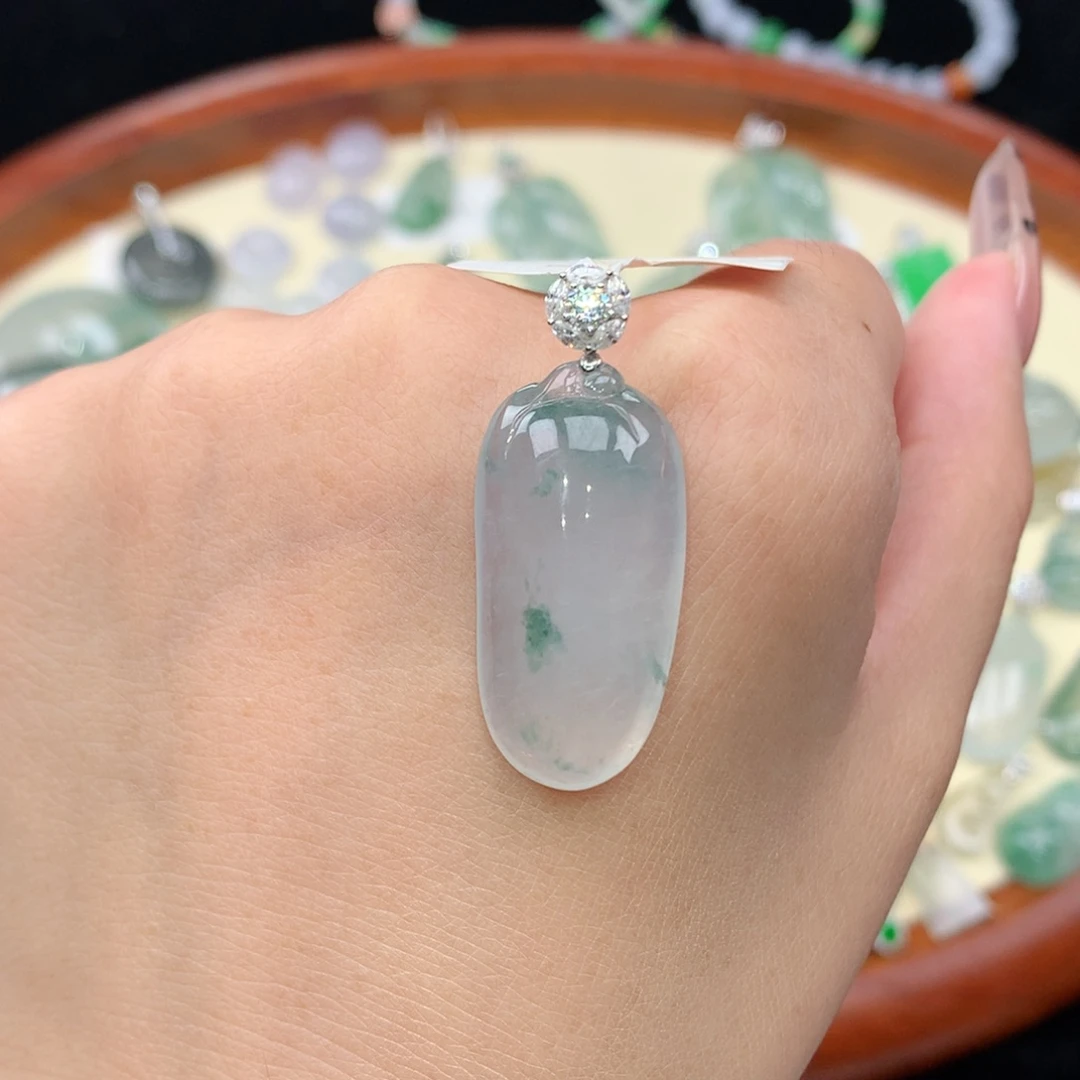 颈饰18K金镶嵌翡翠燕*天然缅甸A货翡翠福瓜