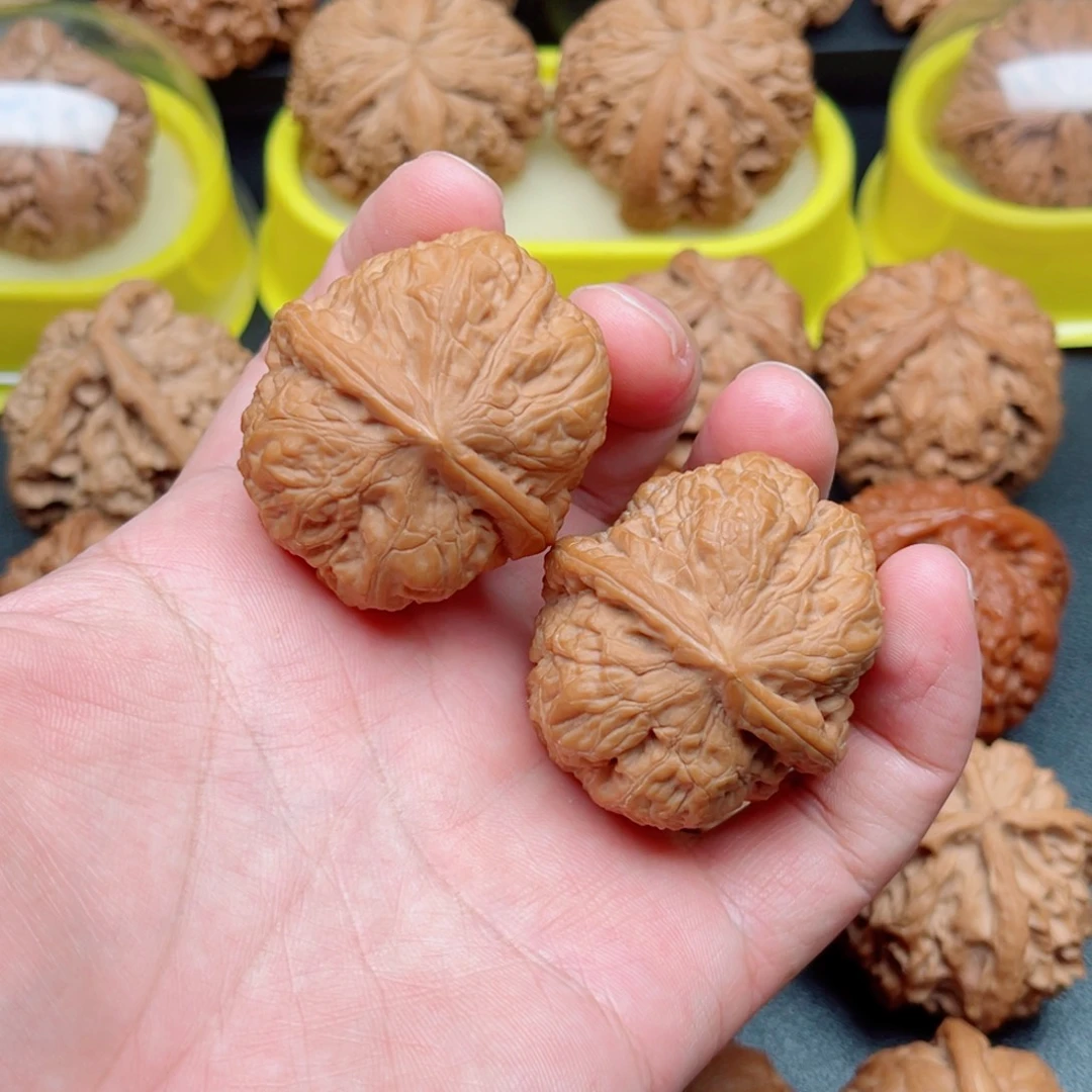 文玩核桃把件红方印狮子头38×41×35